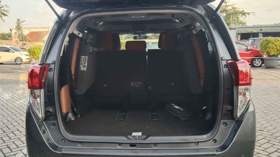 TOYOTA INNOVA INNOVA 2.4 V AT DIESEL (REBORN) AT 2020